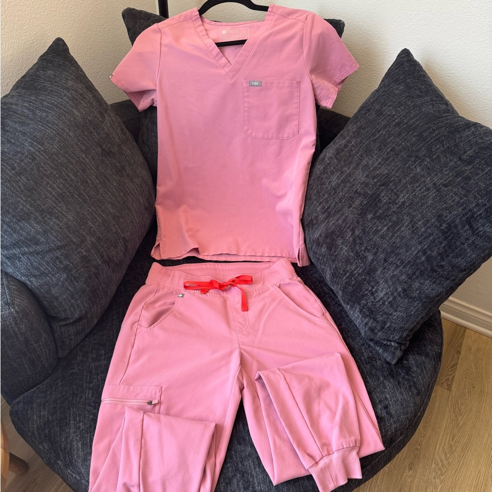 Figs Pink Scrub Set